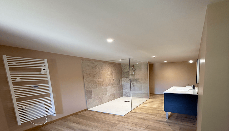 peinture-intérieure-salle-de-bain-décoration-rénovation-château-lissac-sur-couze-chasteaux-corrèze-vallée-de-la-dordogne-nord-du-lot-patrimoine-restauration-nua