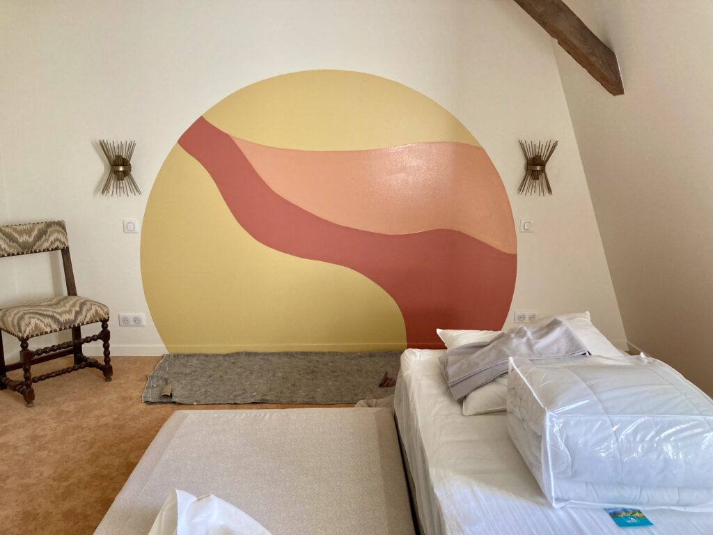 décoration-tête de lit- peinture-intérieure-chambre-bretenoux-46130