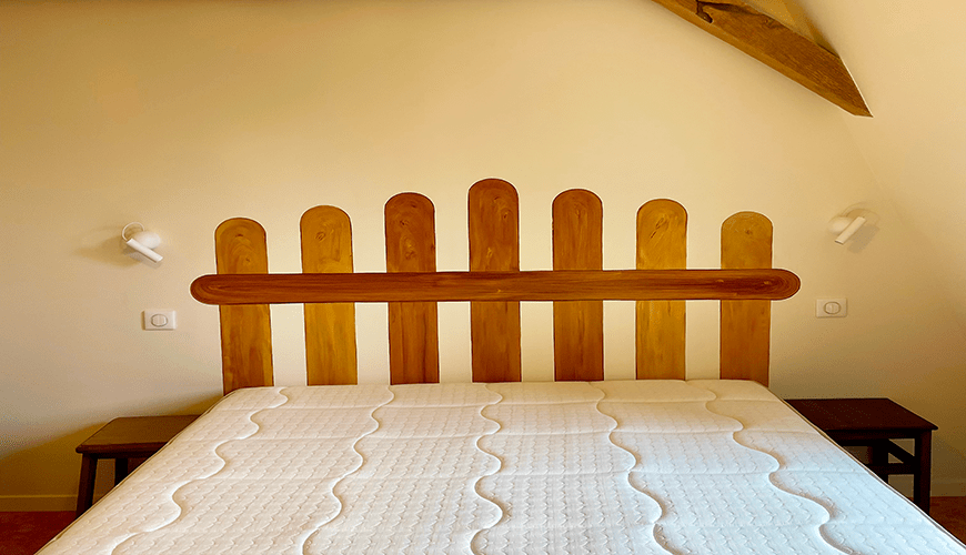 tête-de-lit-décoration-murale-original-faux-bois-peinture-intérieure-chambre-gramat-nuancea-peinture-intérieure-corrèze-lot-nord-du-lot