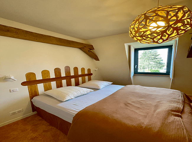 tête-de-lit-décoration-murale-original-faux-bois-peinture-intérieure-chambre-gramat-nuancea-peinture-intérieure-corrèze-lot-nord-du-lot